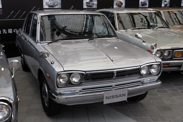 1968年 3代目C10型 日産 スカイライン(写真は”愛のスカイライン”1971年式 スカイライン 1500 スポーツデラックス)