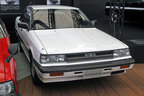 1985年発売 7代目R31型 日産 スカイライン(写真は”7th SKYLINE”1985年式 スカイライン 4ドアハードトップ GTツインカム24Vターボ パサージュ)