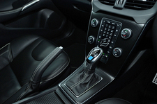 ボルボV40 D4 R-Design ポールスター試乗レポート／山本シンヤ