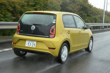 ＜フォルクスワーゲン 新型 up! ”High up!”／ボディカラー：ハニーイエローメタリック(新色)＞フォルクスワーゲン 新型 up! 試乗レポート／今井優杏