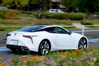 レクサス LC500h “L package”（外装色：ホワイトノーヴァガラスフレーク／内装色：ブリージーブルー）