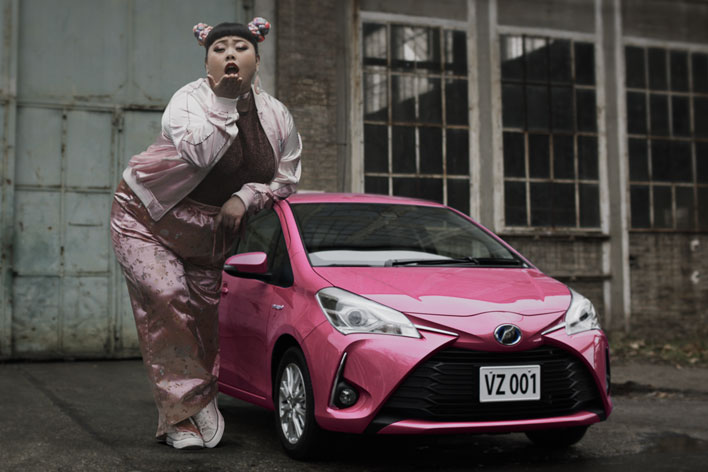 ＜トヨタ新型Vitz新CM「Vitz for Ladies」 ／出演：渡辺直美