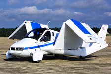 アメリカで2012年に空飛ぶクルマの実機を公開したTerrafugia