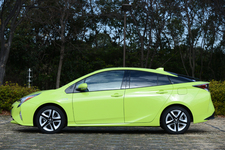 トヨタ プリウス