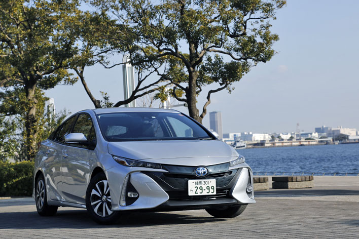 新型プリウスphvと新型プリウスの価格 燃費 デザインなどを徹底比較 徹底比較 人気新型車比較22年 Mota