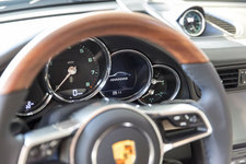 ポルシェ、100万台目の911がラインオフ