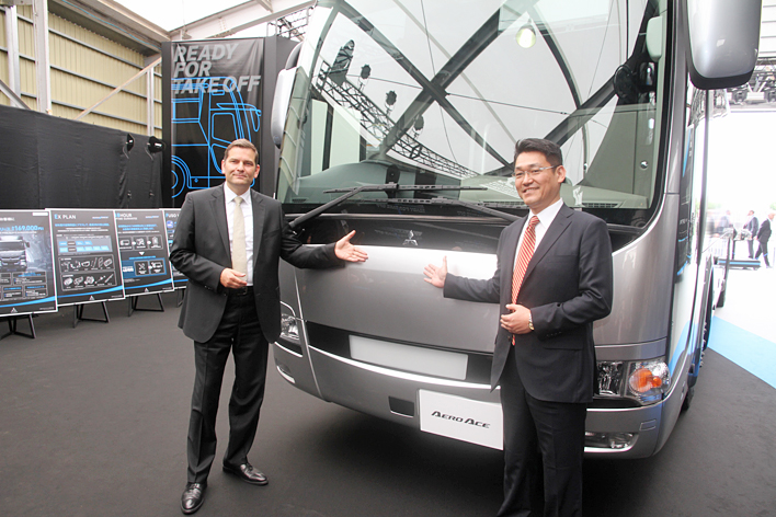 三菱ふそう 新型大型トラック「スーパーグレート」、新型大型観光バス「エアロクイーン／エアロエース」発表会