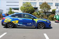 ラリー用ダンパーのスバルWRX S4でのテストの様子