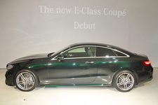 メルセデス・ベンツ 新型E200 Coupe Sports（ボディカラー：エメラルドグリーン）