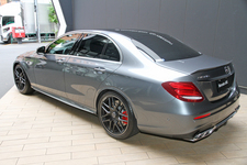 新型 メルセデス-AMG E63 S 4（ボディカラー：セレナイトグレー）