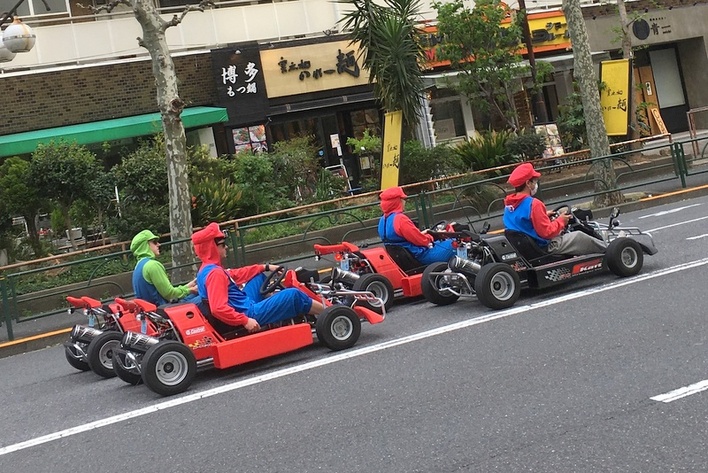 マリオが一般道にいっぱい！ 外国人に大人気のマリカー（公道カート）が規制されないワケ