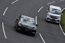 高速道路を想定した自動運転実験車両