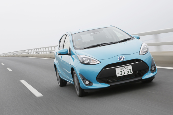 トヨタ アクア 1.5 G ソフトレザーセレクション（2017年6月マイナーチェンジ）　ボディカラー：クリアエメラルドパールクリスタルシャイン