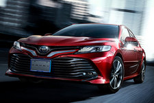 トヨタ新型カムリ　日本仕様