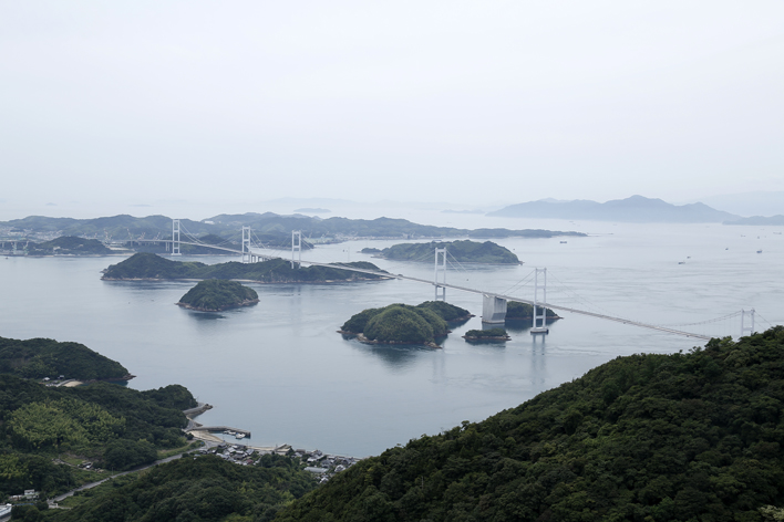 瀬戸内海・来島海峡大橋＜亀老山展望公園からの眺め＞