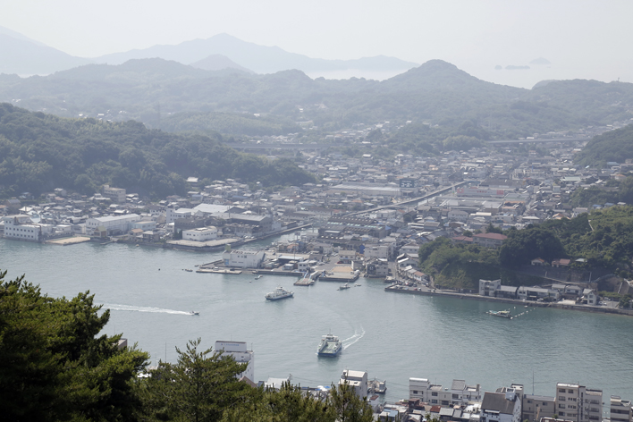 千光寺公園頂上展望台から望む尾道・向島の美しい眺め