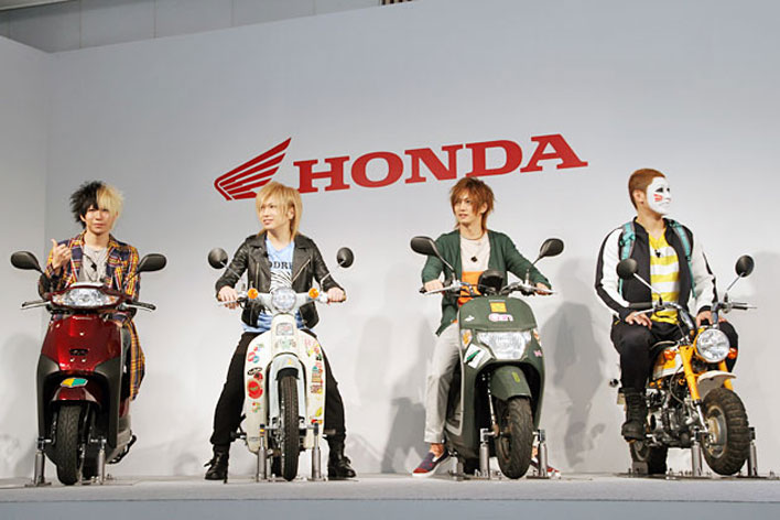 ゴールデンボンバーが3年連続 ホンダの原付イメージキャラクターに決定 画像ギャラリー No 14 業界先取り 業界ニュース 自動車ニュース22国産車から輸入車まで Mota