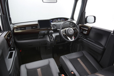 ホンダ 新型N-BOXカスタム