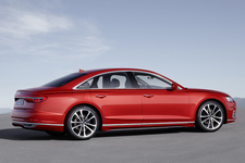 アウディ 新型A8