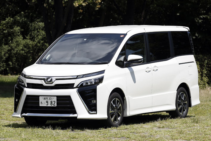 トヨタ 新型ヴォクシーZS 試乗レポート｜デビュー4年目のマイナーチェンジでどこが変わった！？(画像ギャラリー No