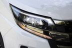 トヨタ 新型ノア ハイブリッド LEDヘッドランプ