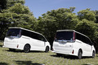 左：トヨタ 新型ヴォクシー（ガソリン）　右：トヨタ 新型ノア（ハイブリッド）