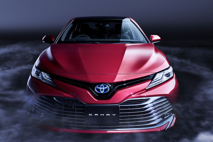 トヨタ新型カムリ