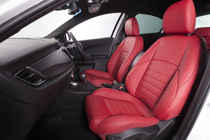 Alfa Romeo Giulietta Veloce CuoreRosso(アルファロメオ・ジュリエッタ・ヴェローチェ・クオーレロッソ)