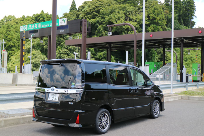 ヴォクシーハイブリッド高速