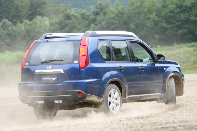 日産 エクストレイル 走行イメージ