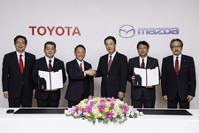 トヨタ・マツダ業務資本提携調印式