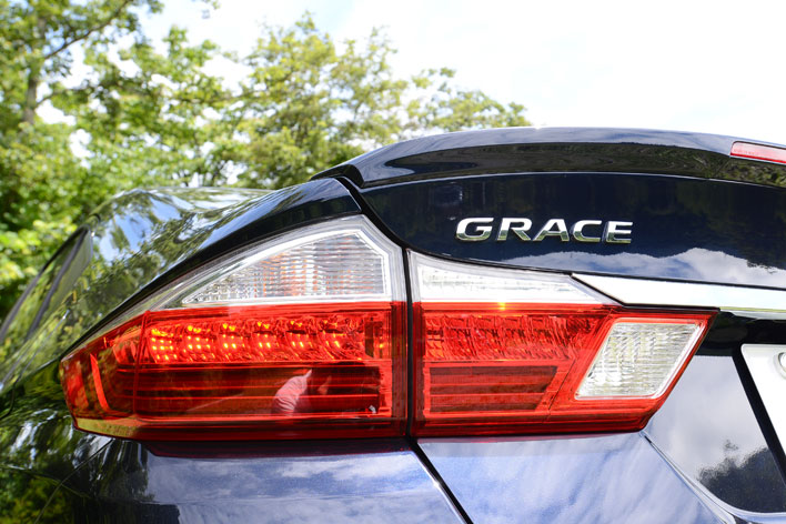 Grace グレイスハイブリッド　テールランプ　純正