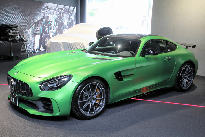 メルセデスAMG GTに待望のオープン追加｜”究極の