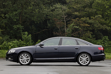 アウディ A6 サイド