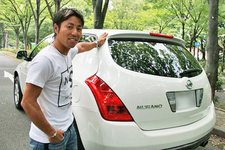 星野一樹選手と愛車ムラーノ