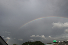 高速移動中に見えた虹