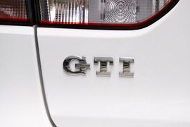 新型 ゴルフGTI リアエンブレム