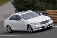 メルセデス・ベンツ Sクラスハイブリッド 走行イメージ