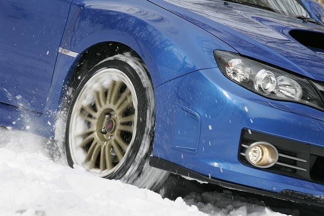 スバル インプレッサ WRX STI 雪上走行