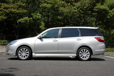 スバル エクシーガ サイドビュー