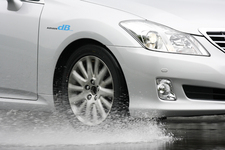 ヨコハマタイヤ 新製品「アドバン dB」試乗レポートより