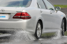 ヨコハマタイヤ 新製品「アドバン dB」試乗レポートより