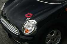 「 MINI Kissed by LULU GUINNESS.」