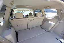 トヨタ ランドクルーザープラド TZ-G 2列目シートアレンジ