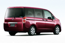 ステップワゴン:ディープボルドーパール