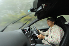 渋峠を快走する金子氏