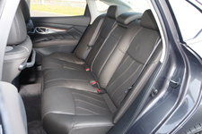 日産 フーガ 370GT リアシート