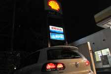 ゴルフGTI 給油中