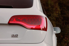 アウディ Q7 3.6 FSIクワトロ