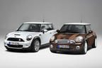 右：MINI Cooper S 50 Camden、左：MINI Cooper 50 Mayfair